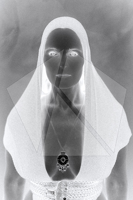Bild von Christine Kostner, schwarz weiß, Dianegativ, Portrait